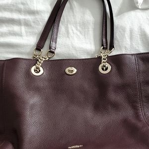 COACH Women's Pebbled Turnlock Chain Tote 27  Gold/Oxblood